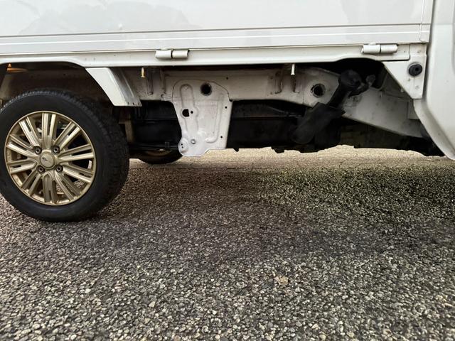 キャリイトラック エアコン・パワステ 4WD 5速MT 車検2年付き(27枚目)