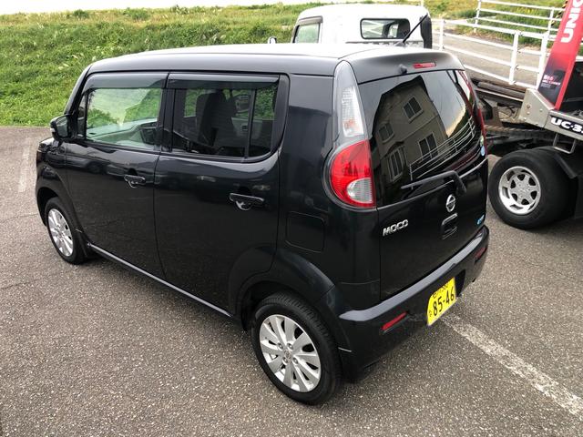 モコ X アイドリングストップ機能 オートエアコン スマートキー プッシュスタート 革巻ステアリング ベンチシート 純正アルミ ウインカードアミラー CD&USBオーディオ(6枚目)