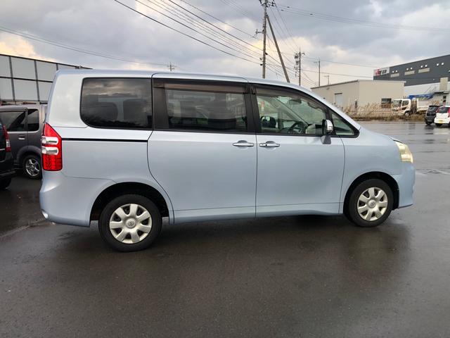 ノア X Lセレクション 4WD 寒冷地仕様 デュアルオートエアコン ワイパーデアイサー 両側パワースライドドア スマートキー プッシュスタート SDナビ地デジ フルセグTV DVDビデオ Bluetooth バックモニター(6枚目)