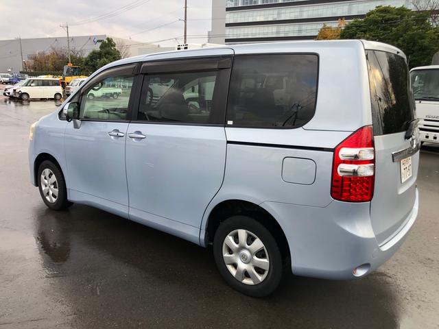 ノア X Lセレクション 4WD 寒冷地仕様 デュアルオートエアコン ワイパーデアイサー 両側パワースライドドア スマートキー プッシュスタート SDナビ地デジ フルセグTV DVDビデオ Bluetooth バックモニター(9枚目)