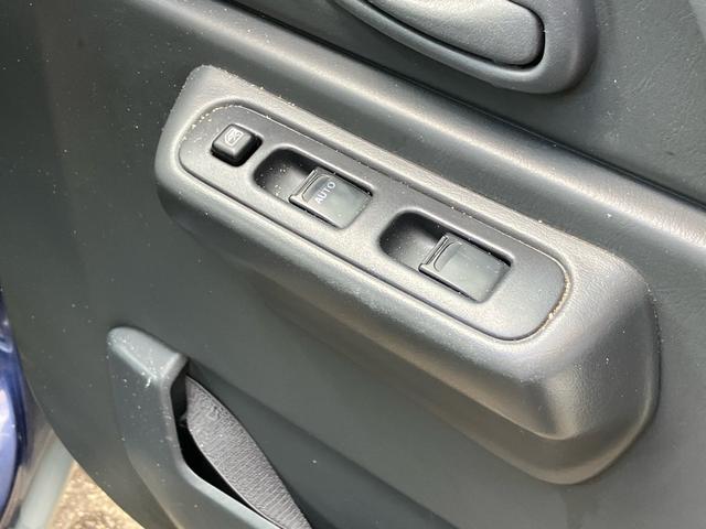 ジムニー ランドベンチャー キーレスエントリー 4WD ETC CD アルミホイール 革シート シートヒーター 運転席・助手席エアバック ABS 衝突安全ボディ エアコン パワーウインドウ(35枚目)