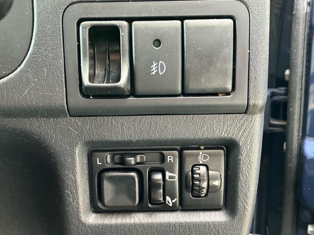 ジムニー ランドベンチャー キーレスエントリー 4WD ETC CD アルミホイール 革シート シートヒーター 運転席・助手席エアバック ABS 衝突安全ボディ エアコン パワーウインドウ(49枚目)
