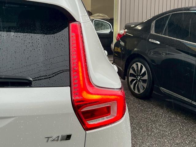 ＸＣ４０ Ｔ４　ＡＷＤ　インスクリプション　純正ナビ／全周囲カメラ／フルセグＴＶ／Ｂｌｕｅｔｏｏｔｈ／白革シート／ハーマンカードン／追従式クルーズコントロール／全席シートヒーター／純正アルミホイール（8枚目）