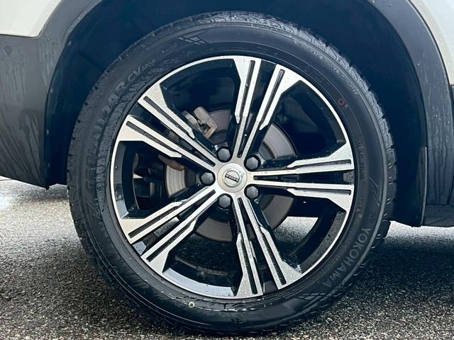 ＸＣ４０ Ｔ４　ＡＷＤ　インスクリプション　純正ナビ／全周囲カメラ／フルセグＴＶ／Ｂｌｕｅｔｏｏｔｈ／白革シート／ハーマンカードン／追従式クルーズコントロール／全席シートヒーター／純正アルミホイール（10枚目）