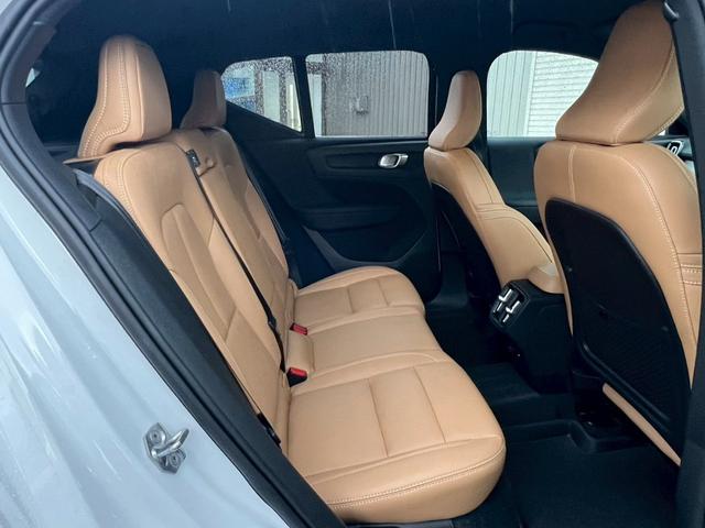 ＸＣ４０ Ｔ４　ＡＷＤ　インスクリプション　純正ナビ／全周囲カメラ／フルセグＴＶ／Ｂｌｕｅｔｏｏｔｈ／白革シート／ハーマンカードン／追従式クルーズコントロール／全席シートヒーター／純正アルミホイール（17枚目）
