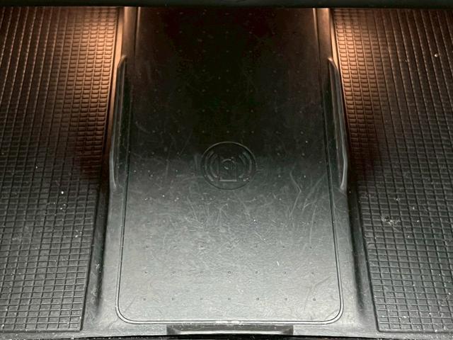 ＸＣ４０ Ｔ４　ＡＷＤ　インスクリプション　純正ナビ／全周囲カメラ／フルセグＴＶ／Ｂｌｕｅｔｏｏｔｈ／白革シート／ハーマンカードン／追従式クルーズコントロール／全席シートヒーター／純正アルミホイール（33枚目）
