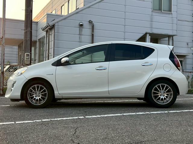 アクア Sスタイルブラック 社外SDナビ/バックカメラ/フルセグTV/社外アルミホイール/ETC/プリクラッシュセーフティ/車線逸脱防止装置/オートエアコン/スマートキープッシュスタート(2枚目)