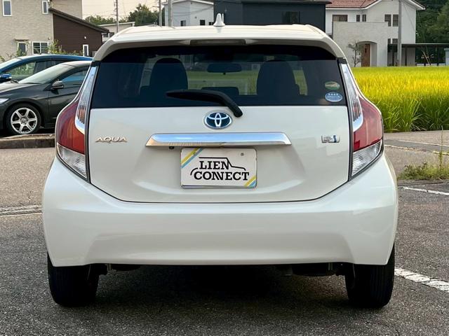 アクア Sスタイルブラック 社外SDナビ/バックカメラ/フルセグTV/社外アルミホイール/ETC/プリクラッシュセーフティ/車線逸脱防止装置/オートエアコン/スマートキープッシュスタート(5枚目)