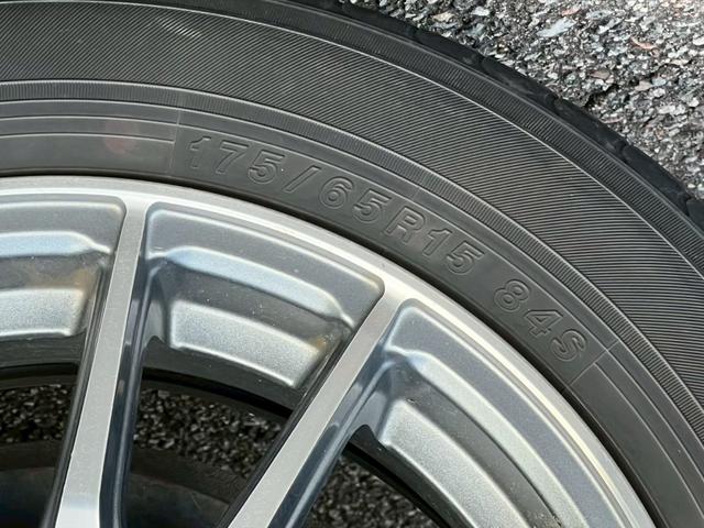 アクア Sスタイルブラック 社外SDナビ/バックカメラ/フルセグTV/社外アルミホイール/ETC/プリクラッシュセーフティ/車線逸脱防止装置/オートエアコン/スマートキープッシュスタート(11枚目)