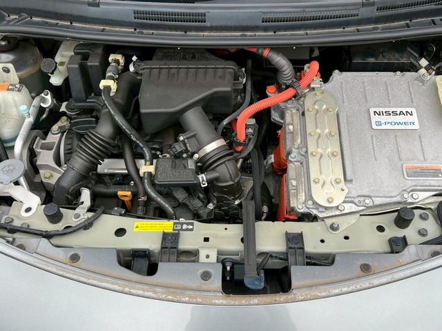 ノート ｅ－パワー　メダリスト　純正ナビ／全周囲カメラ／フルセグテレビ／デジタルインナーミラー／オートエアコン／車線逸脱防止装置／スマートキープッシュスタート（17枚目）