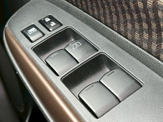 ノート ｅ－パワー　メダリスト　純正ナビ／全周囲カメラ／フルセグテレビ／デジタルインナーミラー／オートエアコン／車線逸脱防止装置／スマートキープッシュスタート（35枚目）