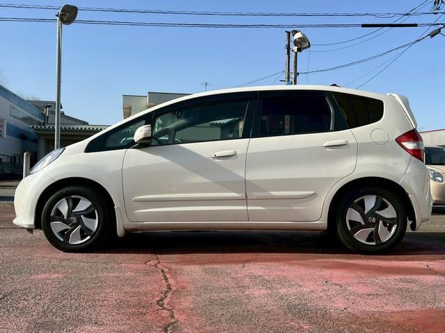 フィット １５ＸＨ　ファインスタイル　純正ナビ／バックカメラ／デジタルＴＶ／ＥＴＣ／オートエアコン／キーレスエントリー／クルーズコントロール（2枚目）