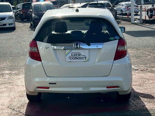 フィット １５ＸＨ　ファインスタイル　純正ナビ／バックカメラ／デジタルＴＶ／ＥＴＣ／オートエアコン／キーレスエントリー／クルーズコントロール（5枚目）