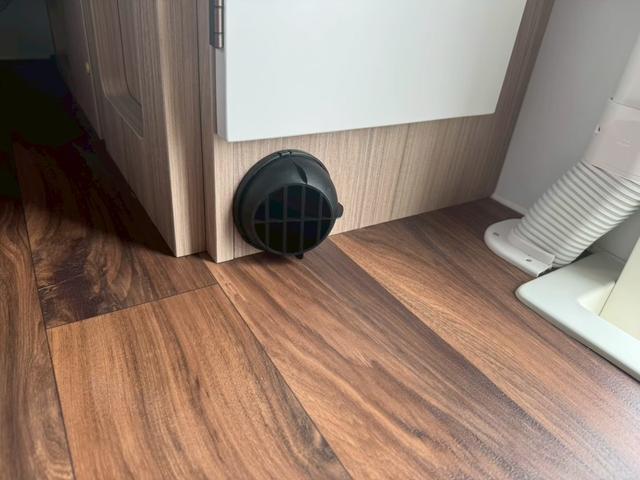 ハイゼットトラック ナッツRV シーバス 4WD・FFヒーター・外部充電・インバーター・バックカメラ・寒冷地仕様・LEDヘッドランプ・バゲッジドア(19枚目)