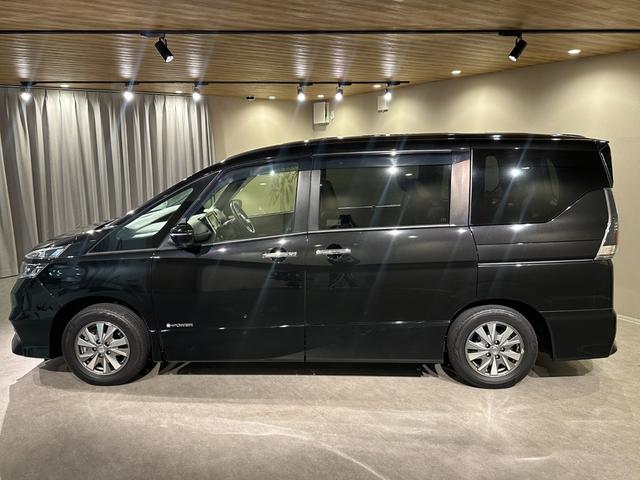 セレナ e-パワー ハイウェイスター 純正9インチナビ/TV/CD/DVD/Bluetooth アランドビューモニター ETC 純正後席モニター シート&ステアリングヒーター クルコン LEDライト フォグライト(13枚目)