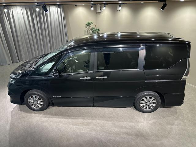 セレナ e-パワー ハイウェイスター 純正9インチナビ/TV/CD/DVD/Bluetooth アランドビューモニター ETC 純正後席モニター シート&ステアリングヒーター クルコン LEDライト フォグライト(14枚目)