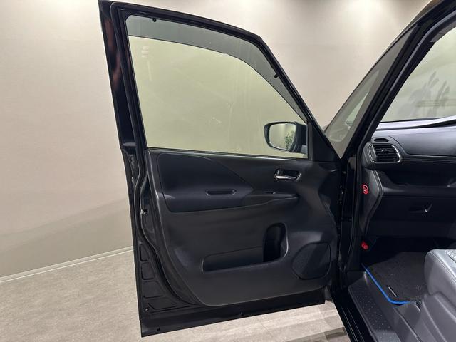 セレナ e-パワー ハイウェイスター 純正9インチナビ/TV/CD/DVD/Bluetooth アランドビューモニター ETC 純正後席モニター シート&ステアリングヒーター クルコン LEDライト フォグライト(29枚目)