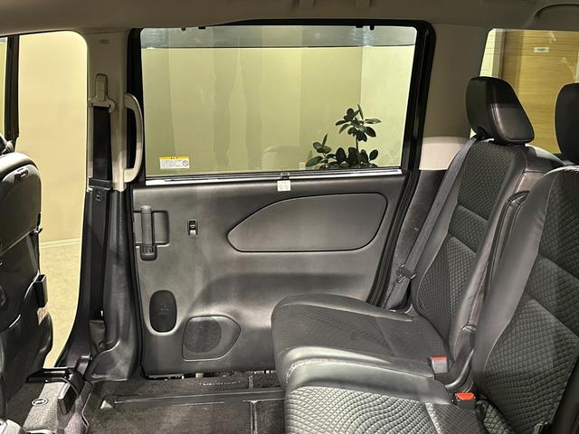 セレナ e-パワー ハイウェイスター 純正9インチナビ/TV/CD/DVD/Bluetooth アランドビューモニター ETC 純正後席モニター シート&ステアリングヒーター クルコン LEDライト フォグライト(39枚目)