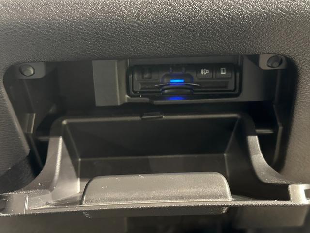 セレナ e-パワー ハイウェイスター 純正9インチナビ/TV/CD/DVD/Bluetooth アランドビューモニター ETC 純正後席モニター シート&ステアリングヒーター クルコン LEDライト フォグライト(70枚目)
