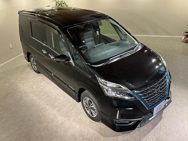 セレナ ｅ－パワー　ハイウェイスターＶ　純正エアロ　プロパイロット　純正９インチナビ／ＴＶ／ＣＤ／ＤＶＤ／Ｂｌｕｅｔｏｏｔｈ　アランドビューモニター　ドラレコ　ＥＴＣ　シートヒーター　ＬＥＤライト　フォグライト　両側パワスラドア（13枚目）