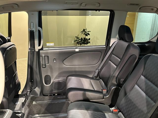 セレナ ｅ－パワー　ハイウェイスターＶ　純正エアロ　プロパイロット　純正９インチナビ／ＴＶ／ＣＤ／ＤＶＤ／Ｂｌｕｅｔｏｏｔｈ　アランドビューモニター　ドラレコ　ＥＴＣ　シートヒーター　ＬＥＤライト　フォグライト　両側パワスラドア（43枚目）