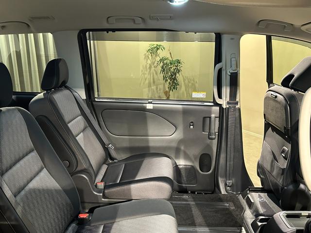 セレナ ｅ－パワー　ハイウェイスターＶ　純正エアロ　プロパイロット　純正９インチナビ／ＴＶ／ＣＤ／ＤＶＤ／Ｂｌｕｅｔｏｏｔｈ　アランドビューモニター　ドラレコ　ＥＴＣ　シートヒーター　ＬＥＤライト　フォグライト　両側パワスラドア（47枚目）