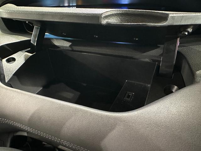 セレナ ｅ－パワー　ハイウェイスターＶ　純正エアロ　プロパイロット　純正９インチナビ／ＴＶ／ＣＤ／ＤＶＤ／Ｂｌｕｅｔｏｏｔｈ　アランドビューモニター　ドラレコ　ＥＴＣ　シートヒーター　ＬＥＤライト　フォグライト　両側パワスラドア（76枚目）