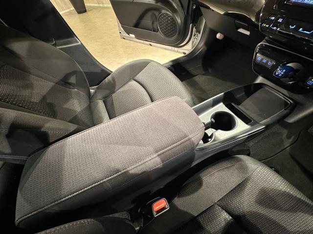 プリウス S 4WD 純正ナビ/TV/CD/Bluetooth バックモニター ETC トヨタセーフティセンス プリクラッシュブレーキ レーンアシスト レーダークルーズ オートマチックハイビーム LEDライト(38枚目)