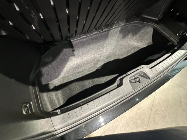 セレナ ｅ－パワー　ハイウェイスターＶ　ワンオーナー　プロパイロット　純正１０インチナビ／ＴＶ／ＣＤ／ＤＶＤ／Ｂｌｕ－ｒａｙ／Ｂｌｕｅｔｏｏｔｈ　アランドビューモニター　後席モニター　シート＆ステアリングヒーター　　社外１８インチアルミ（55枚目）