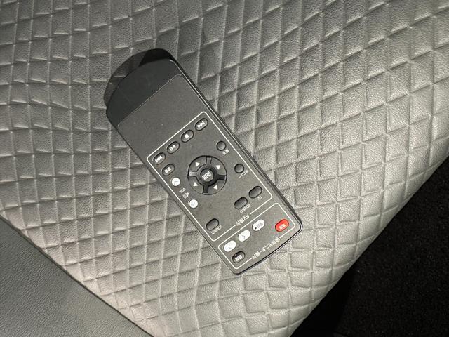 セレナ ｅ－パワー　ハイウェイスターＶ　ワンオーナー　プロパイロット　純正１０インチナビ／ＴＶ／ＣＤ／ＤＶＤ／Ｂｌｕ－ｒａｙ／Ｂｌｕｅｔｏｏｔｈ　アランドビューモニター　後席モニター　シート＆ステアリングヒーター　　社外１８インチアルミ（62枚目）