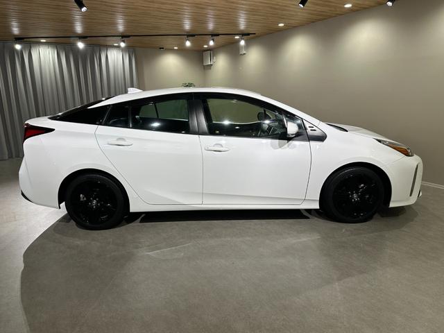 プリウス Ｓツーリングセレクション　純正ナビ／ＴＶ／ＣＤ／ＤＶＤ／Ｂｌｕｅｔｏｏｔｈ　バックモニター　純正１７インチアルミ　シートヒーター　ＬＥＤライト／フォグライト　ＴＳＳ　プリクラッシュブレーキ　レーダークルーズ　レーンアシスト（16枚目）