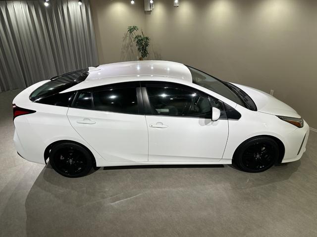 プリウス Ｓツーリングセレクション　純正ナビ／ＴＶ／ＣＤ／ＤＶＤ／Ｂｌｕｅｔｏｏｔｈ　バックモニター　純正１７インチアルミ　シートヒーター　ＬＥＤライト／フォグライト　ＴＳＳ　プリクラッシュブレーキ　レーダークルーズ　レーンアシスト（17枚目）