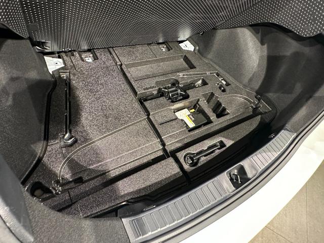 プリウス Ｓツーリングセレクション　純正ナビ／ＴＶ／ＣＤ／ＤＶＤ／Ｂｌｕｅｔｏｏｔｈ　バックモニター　純正１７インチアルミ　シートヒーター　ＬＥＤライト／フォグライト　ＴＳＳ　プリクラッシュブレーキ　レーダークルーズ　レーンアシスト（39枚目）