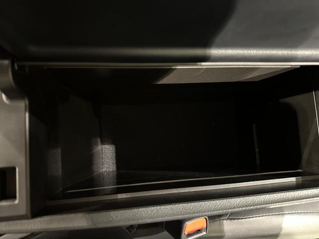 プリウス Ｓツーリングセレクション　純正ナビ／ＴＶ／ＣＤ／ＤＶＤ／Ｂｌｕｅｔｏｏｔｈ　バックモニター　純正１７インチアルミ　シートヒーター　ＬＥＤライト／フォグライト　ＴＳＳ　プリクラッシュブレーキ　レーダークルーズ　レーンアシスト（50枚目）