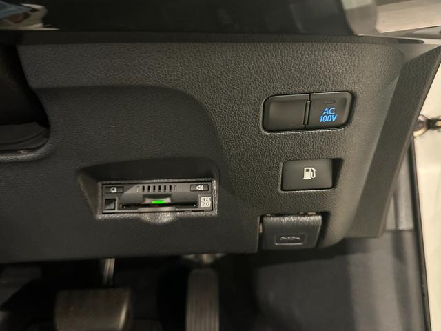 プリウス Ｓツーリングセレクション　純正ナビ／ＴＶ／ＣＤ／ＤＶＤ／Ｂｌｕｅｔｏｏｔｈ　バックモニター　純正１７インチアルミ　シートヒーター　ＬＥＤライト／フォグライト　ＴＳＳ　プリクラッシュブレーキ　レーダークルーズ　レーンアシスト（71枚目）