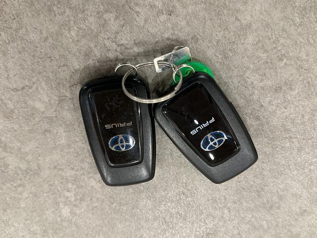 プリウス Ｓツーリングセレクション　純正ナビ／ＴＶ／ＣＤ／ＤＶＤ／Ｂｌｕｅｔｏｏｔｈ　バックモニター　純正１７インチアルミ　シートヒーター　ＬＥＤライト／フォグライト　ＴＳＳ　プリクラッシュブレーキ　レーダークルーズ　レーンアシスト（77枚目）