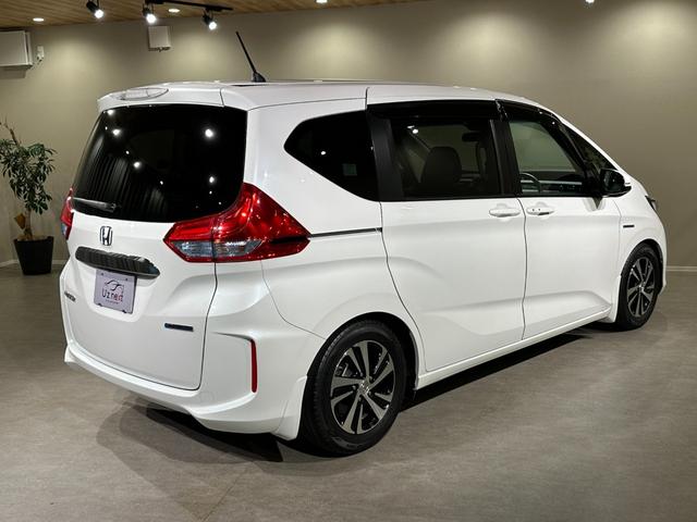 フリードハイブリッド ハイブリッド・Ｇホンダセンシング　６人乗り　両側パワスラドア　Ｓパッケージ／本革ステアリング／ハーフレザーコンビシート／純正１５インチアルミ　純正ナビ／ＴＶ／ＤＶＤ／ＣＤ／Ｂｌｕｅｔｏｏｔｈ　後席モニター　バックモニター　ＥＴＣ（19枚目）
