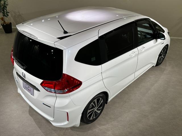 フリードハイブリッド ハイブリッド・Ｇホンダセンシング　６人乗り　両側パワスラドア　Ｓパッケージ／本革ステアリング／ハーフレザーコンビシート／純正１５インチアルミ　純正ナビ／ＴＶ／ＤＶＤ／ＣＤ／Ｂｌｕｅｔｏｏｔｈ　後席モニター　バックモニター　ＥＴＣ（20枚目）