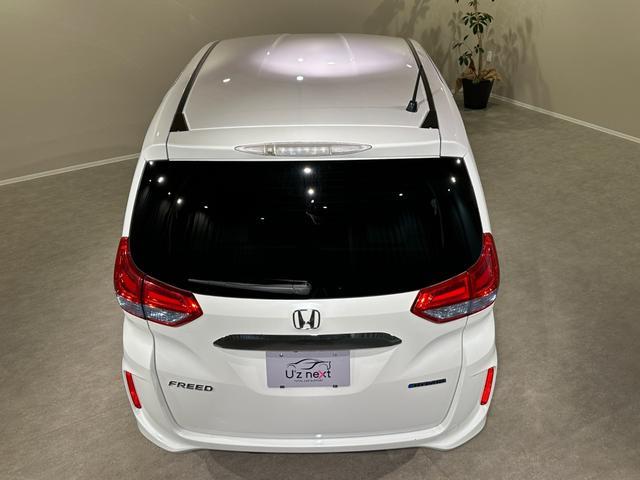 フリードハイブリッド ハイブリッド・Ｇホンダセンシング　６人乗り　両側パワスラドア　Ｓパッケージ／本革ステアリング／ハーフレザーコンビシート／純正１５インチアルミ　純正ナビ／ＴＶ／ＤＶＤ／ＣＤ／Ｂｌｕｅｔｏｏｔｈ　後席モニター　バックモニター　ＥＴＣ（22枚目）