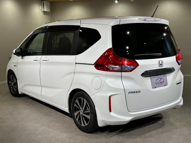フリードハイブリッド ハイブリッド・Ｇホンダセンシング　６人乗り　両側パワスラドア　Ｓパッケージ／本革ステアリング／ハーフレザーコンビシート／純正１５インチアルミ　純正ナビ／ＴＶ／ＤＶＤ／ＣＤ／Ｂｌｕｅｔｏｏｔｈ　後席モニター　バックモニター　ＥＴＣ（23枚目）