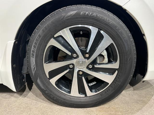 フリードハイブリッド ハイブリッド・Ｇホンダセンシング　６人乗り　両側パワスラドア　Ｓパッケージ／本革ステアリング／ハーフレザーコンビシート／純正１５インチアルミ　純正ナビ／ＴＶ／ＤＶＤ／ＣＤ／Ｂｌｕｅｔｏｏｔｈ　後席モニター　バックモニター　ＥＴＣ（25枚目）