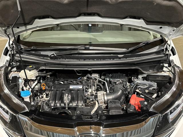 フリードハイブリッド ハイブリッド・Ｇホンダセンシング　６人乗り　両側パワスラドア　Ｓパッケージ／本革ステアリング／ハーフレザーコンビシート／純正１５インチアルミ　純正ナビ／ＴＶ／ＤＶＤ／ＣＤ／Ｂｌｕｅｔｏｏｔｈ　後席モニター　バックモニター　ＥＴＣ（27枚目）