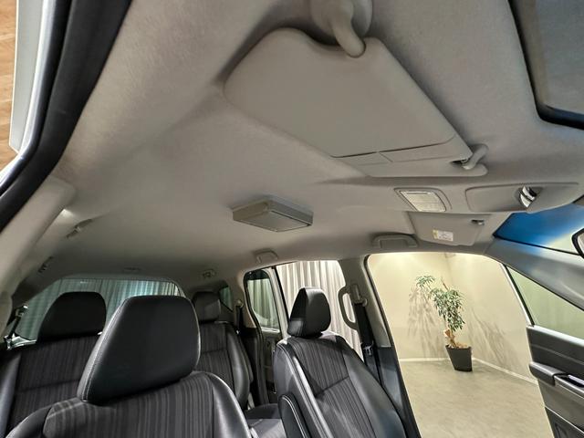 フリードハイブリッド ハイブリッド・Ｇホンダセンシング　６人乗り　両側パワスラドア　Ｓパッケージ／本革ステアリング／ハーフレザーコンビシート／純正１５インチアルミ　純正ナビ／ＴＶ／ＤＶＤ／ＣＤ／Ｂｌｕｅｔｏｏｔｈ　後席モニター　バックモニター　ＥＴＣ（35枚目）