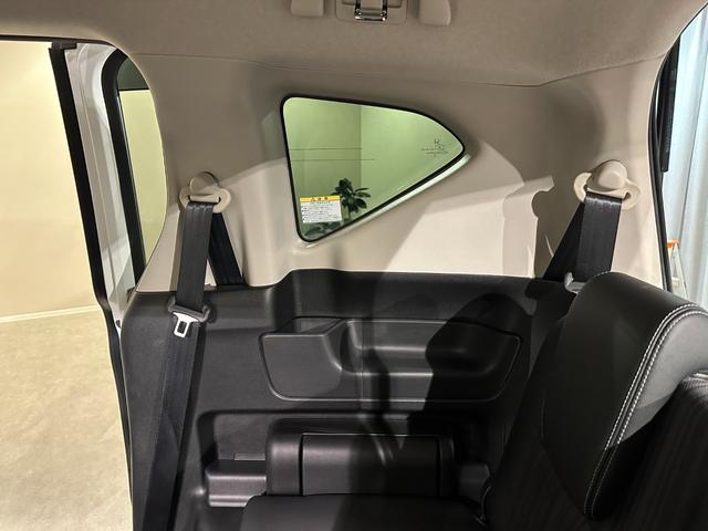 フリードハイブリッド ハイブリッド・Ｇホンダセンシング　６人乗り　両側パワスラドア　Ｓパッケージ／本革ステアリング／ハーフレザーコンビシート／純正１５インチアルミ　純正ナビ／ＴＶ／ＤＶＤ／ＣＤ／Ｂｌｕｅｔｏｏｔｈ　後席モニター　バックモニター　ＥＴＣ（42枚目）