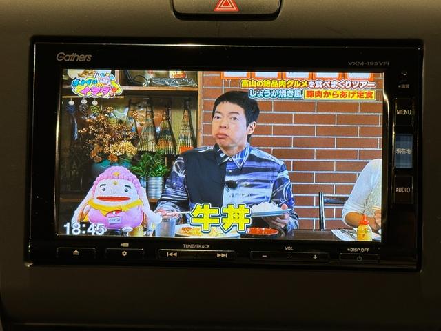 フリードハイブリッド ハイブリッド・Ｇホンダセンシング　６人乗り　両側パワスラドア　Ｓパッケージ／本革ステアリング／ハーフレザーコンビシート／純正１５インチアルミ　純正ナビ／ＴＶ／ＤＶＤ／ＣＤ／Ｂｌｕｅｔｏｏｔｈ　後席モニター　バックモニター　ＥＴＣ（65枚目）