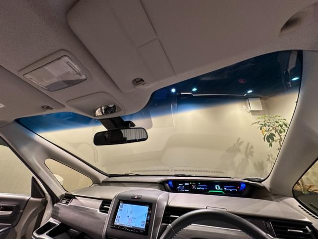 フリードハイブリッド ハイブリッド・Ｇホンダセンシング　６人乗り　両側パワスラドア　Ｓパッケージ／本革ステアリング／ハーフレザーコンビシート／純正１５インチアルミ　純正ナビ／ＴＶ／ＤＶＤ／ＣＤ／Ｂｌｕｅｔｏｏｔｈ　後席モニター　バックモニター　ＥＴＣ（70枚目）