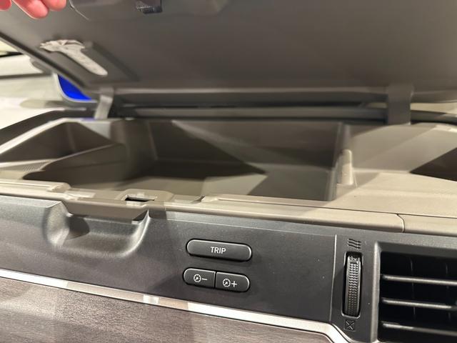 フリードハイブリッド ハイブリッド・Ｇホンダセンシング　６人乗り　両側パワスラドア　Ｓパッケージ／本革ステアリング／ハーフレザーコンビシート／純正１５インチアルミ　純正ナビ／ＴＶ／ＤＶＤ／ＣＤ／Ｂｌｕｅｔｏｏｔｈ　後席モニター　バックモニター　ＥＴＣ（72枚目）