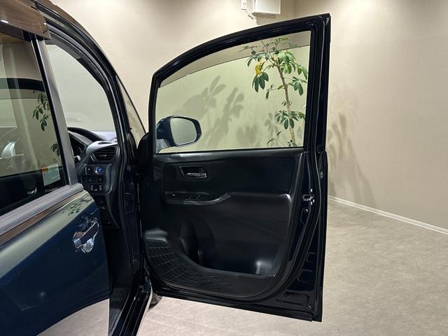 ヴォクシー ハイブリッドV 純正ナヒ/TV/CD/DVD/Bluetooth 後席モニター バックモニター ETC 両側パワスラドア シートヒーター LEDライト/フォグライト クルコン 置くだけ充電(30枚目)