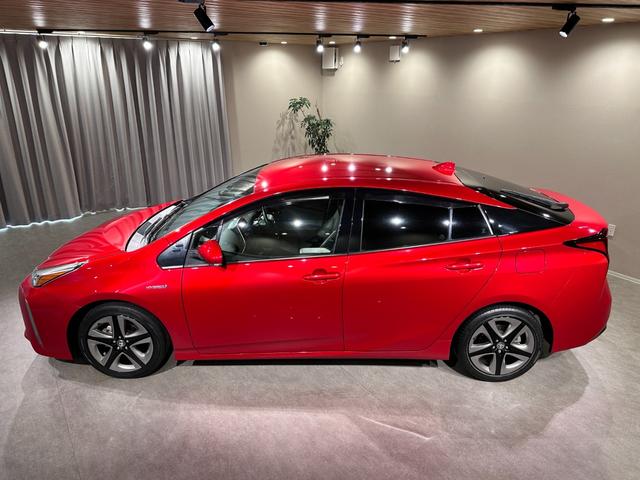 プリウス Sツーリングセレクション 純正9インチナビ/TV/CD/DVD/Bluetooth バックモニター ブラックレザーシート/ヒーター付 純正17インチアルミ ETC ドラレコ LEDライト/フォグライト レーダークルーズ(16枚目)