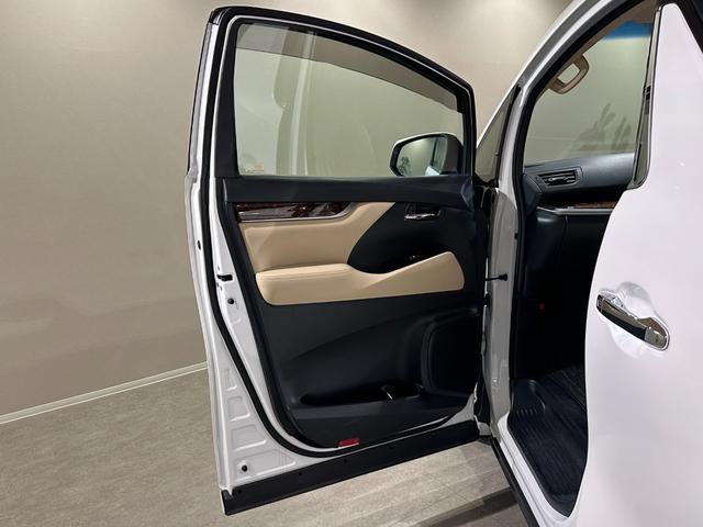 アルファード ２．５Ｘ　両側パワスラドア　純正ナビ／ＣＤ／Ｂｌｕｅｔｏｏｔｈ　バックモニター　ＥＴＣ　トヨタセーフティセンス　プリクラッシュ　レーダークルーズ　レーンアシスト（32枚目）